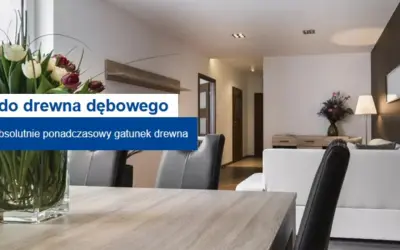 Stół z drewna dębowego, bejcowany na jasny odcień, w nowoczesnym salonie.