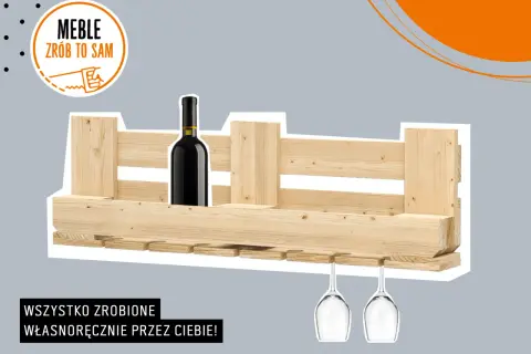 Drewniany stojak na wino z miejscem na butelkę i kieliszki, idealny do samodzielnego wykonania.