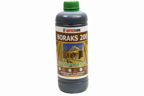 Butelka z ciemnoszarym płynem, etykieta z napisem "BORAKS 200 KONCENTRAT 1:9 IMPREGNAT DO DREWNA I WIĘŹB DACHOWYCH".