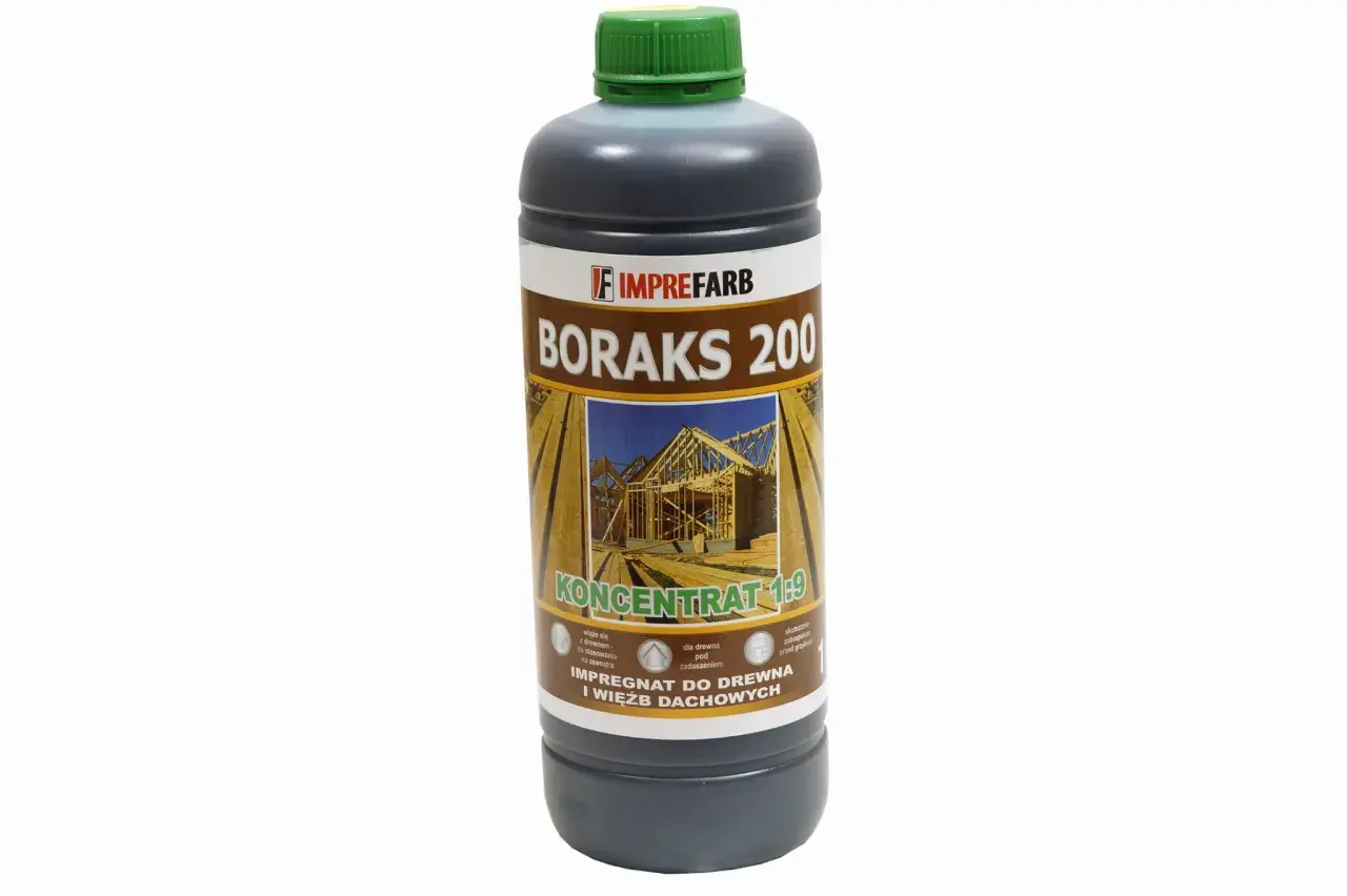 Butelka z ciemnoszarym płynem, etykieta z napisem "BORAKS 200 KONCENTRAT 1:9 IMPREGNAT DO DREWNA I WIĘŹB DACHOWYCH".